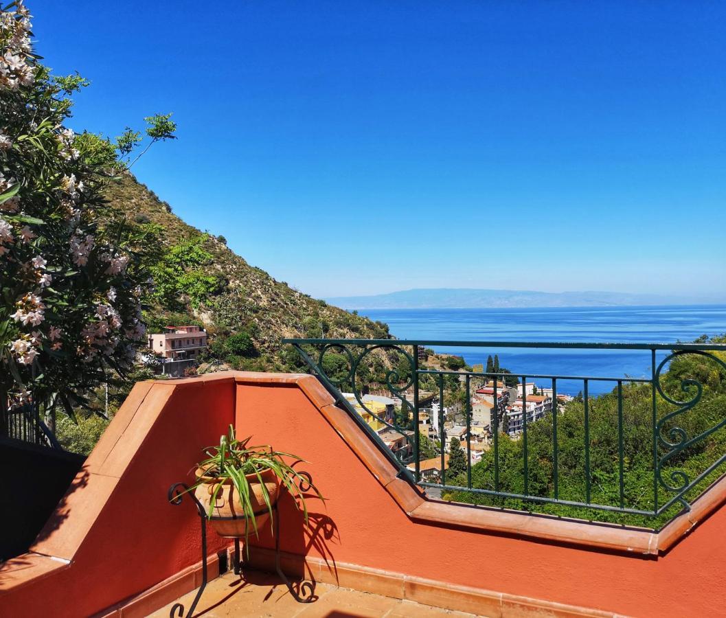 Villa Vittorio - Splendid Panoramic Sea View Terrace Таормина Екстериор снимка